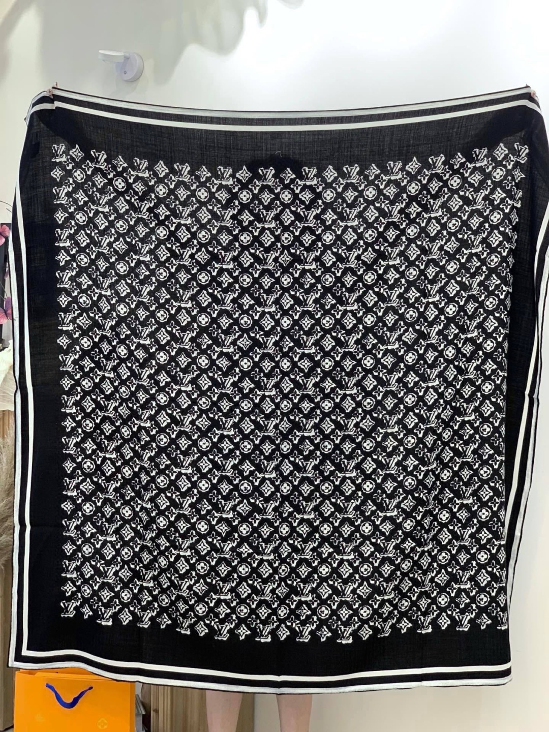 LV x TM 140披肩【140顶级丝绒双面同色披肩】本款LVxTMMonogram Multicol