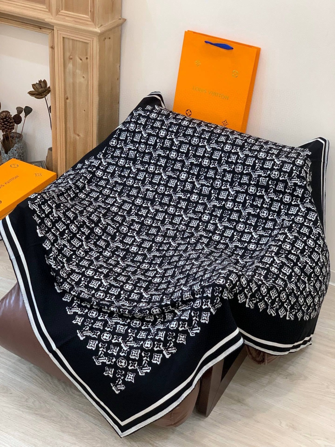 LV x TM 140披肩【140顶级丝绒双面同色披肩】本款LVxTMMonogram Multicol