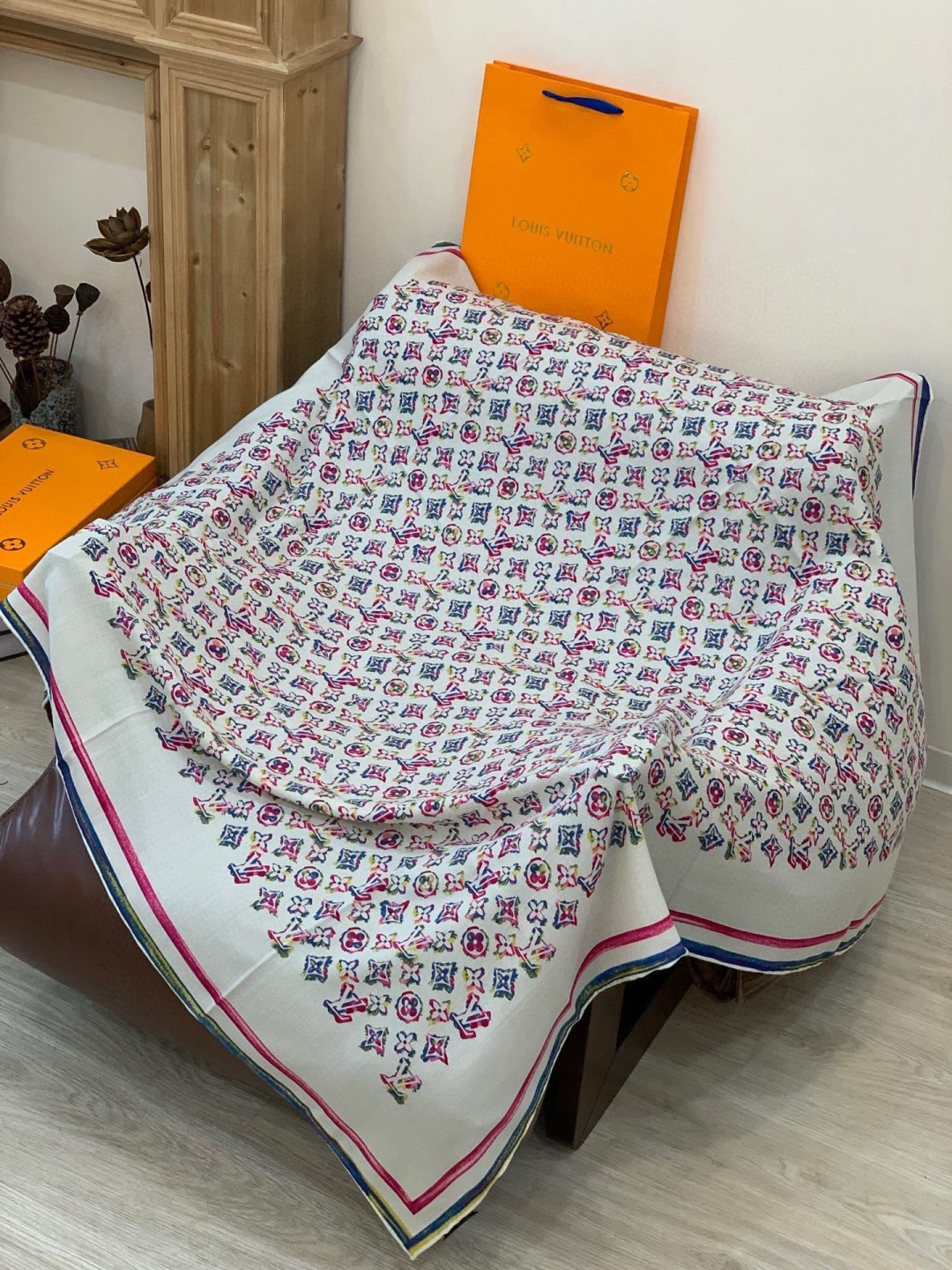 LV x TM 140披肩【140顶级丝绒双面同色披肩】本款LVxTMMonogram Multicol