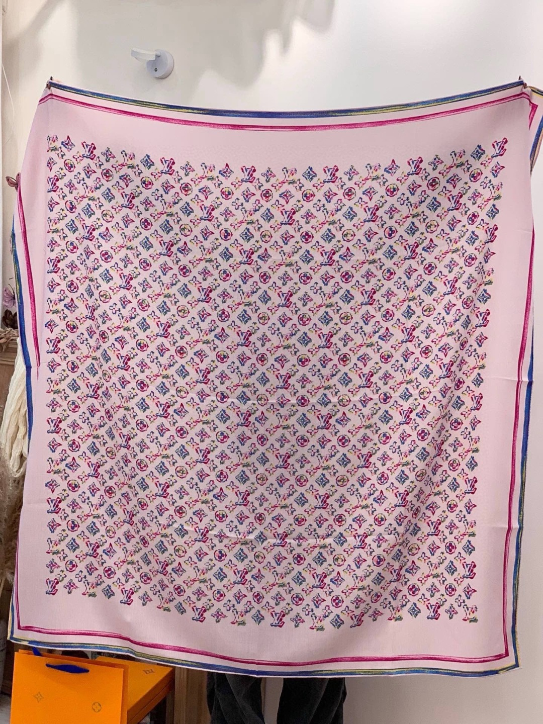 LV x TM 140披肩【140顶级丝绒双面同色披肩】本款LVxTMMonogram Multicol