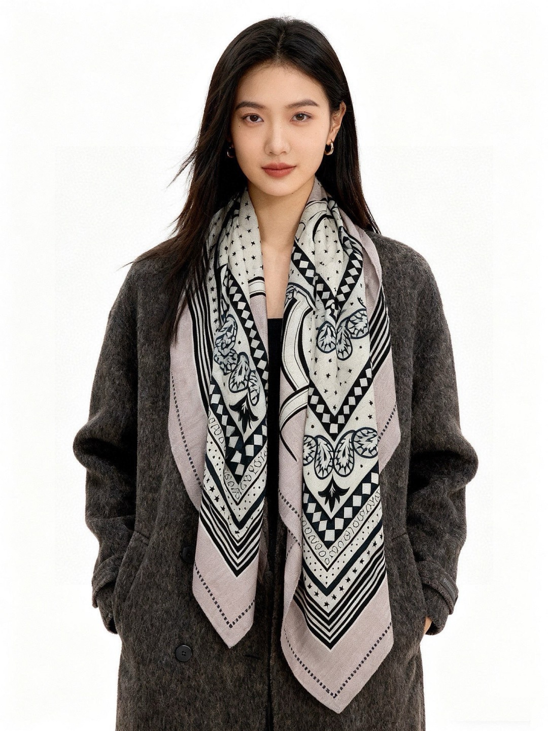 羊绒新款🆕👏👏买了都说好看‼️推荐💕爱马仕双面同色羊绒方巾【双面同色140】，顶级工艺超值‼️爱马仕专柜