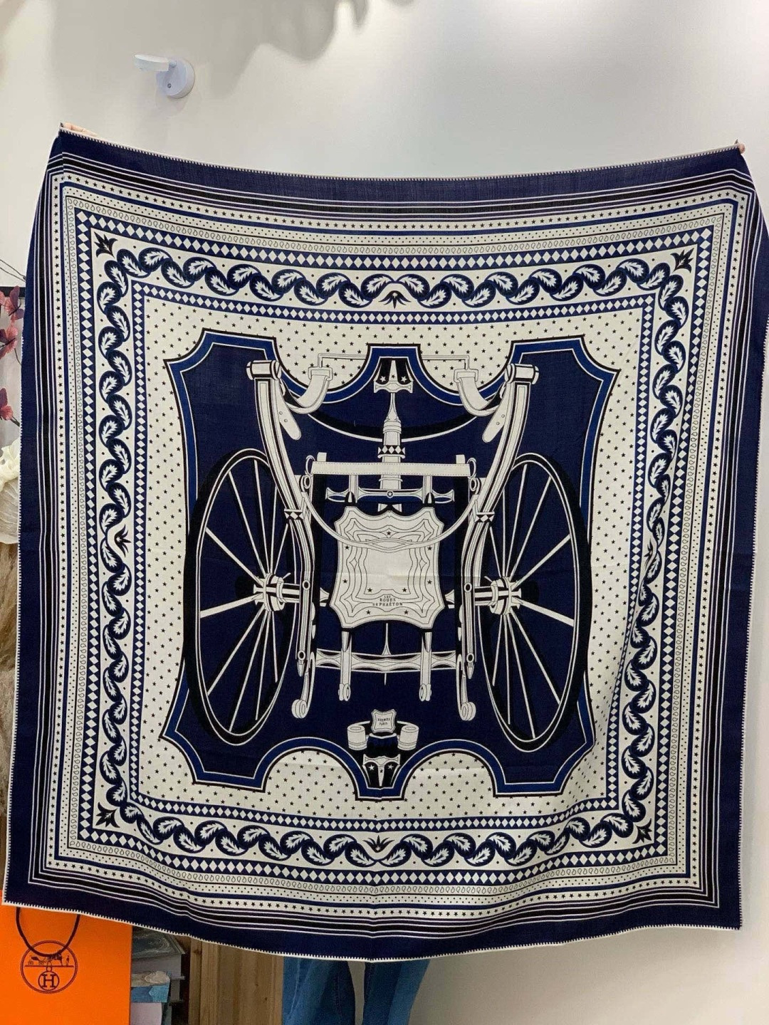 羊绒新款🆕👏👏买了都说好看‼️推荐💕爱马仕双面同色羊绒方巾【双面同色140】，顶级工艺超值‼️爱马仕专柜