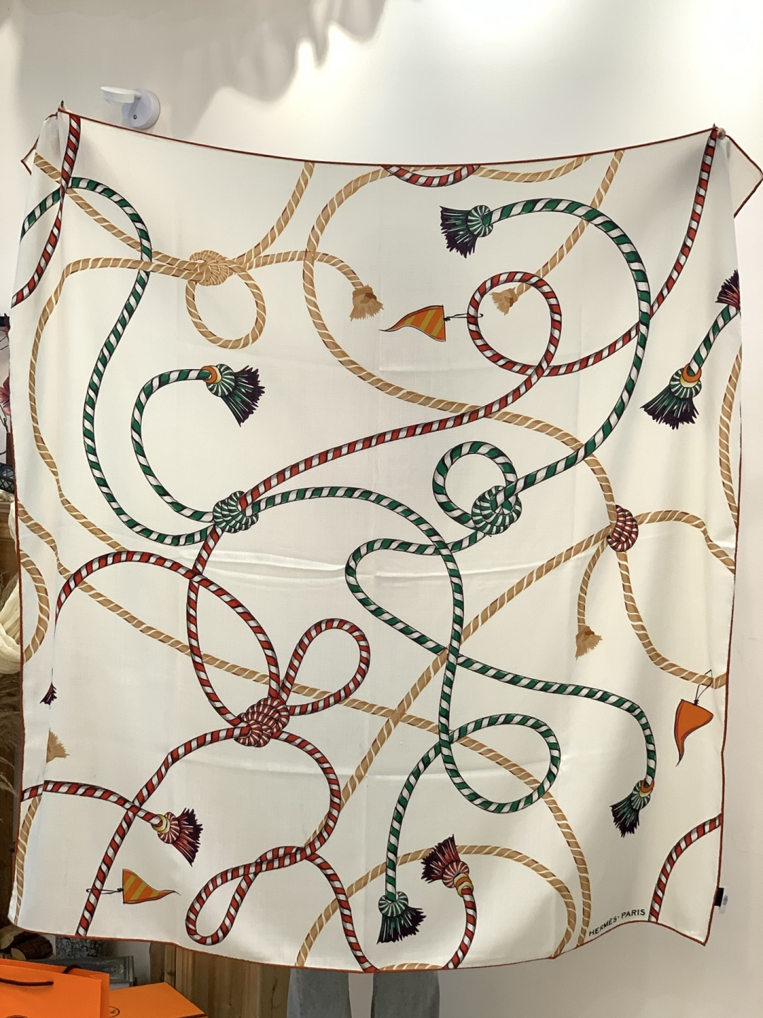 羊绒新款🆕👏👏买了都说好看‼️推荐💕爱马仕双面同色羊绒方巾【双面同色140】，顶级工艺超值‼️爱马仕专柜