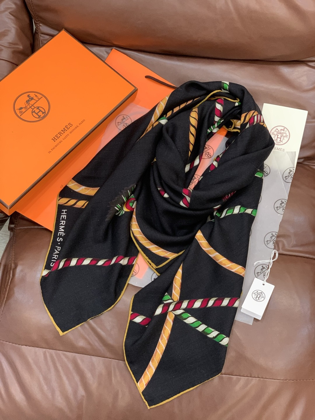 羊绒新款🆕👏👏买了都说好看‼️推荐💕爱马仕双面同色羊绒方巾【双面同色140】，顶级工艺超值‼️爱马仕专柜