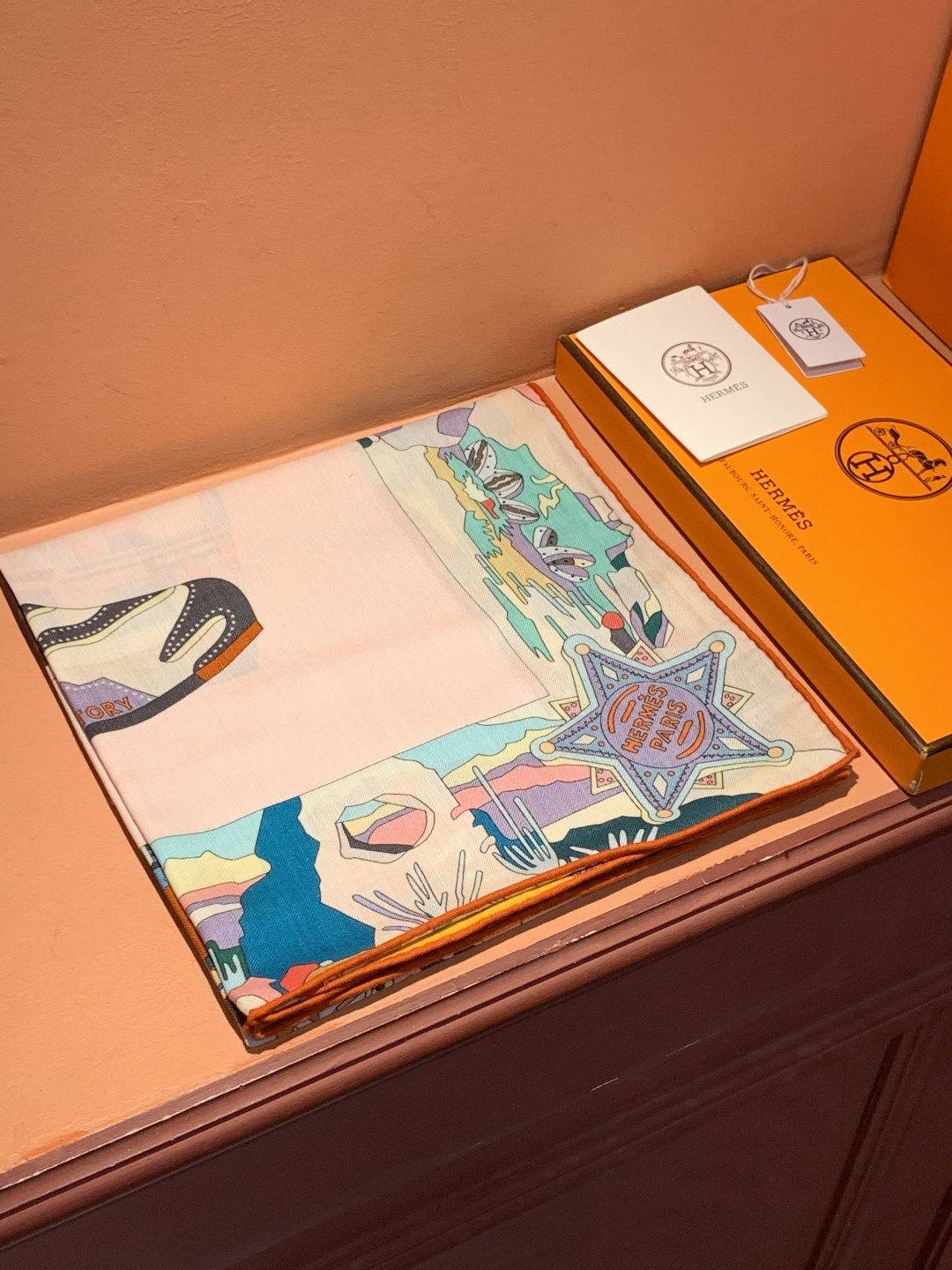 羊绒新款🆕👏👏买了都说好看‼️推荐💕爱马仕双面同色羊绒方巾【双面同色140】，顶级工艺超值‼️爱马仕专柜