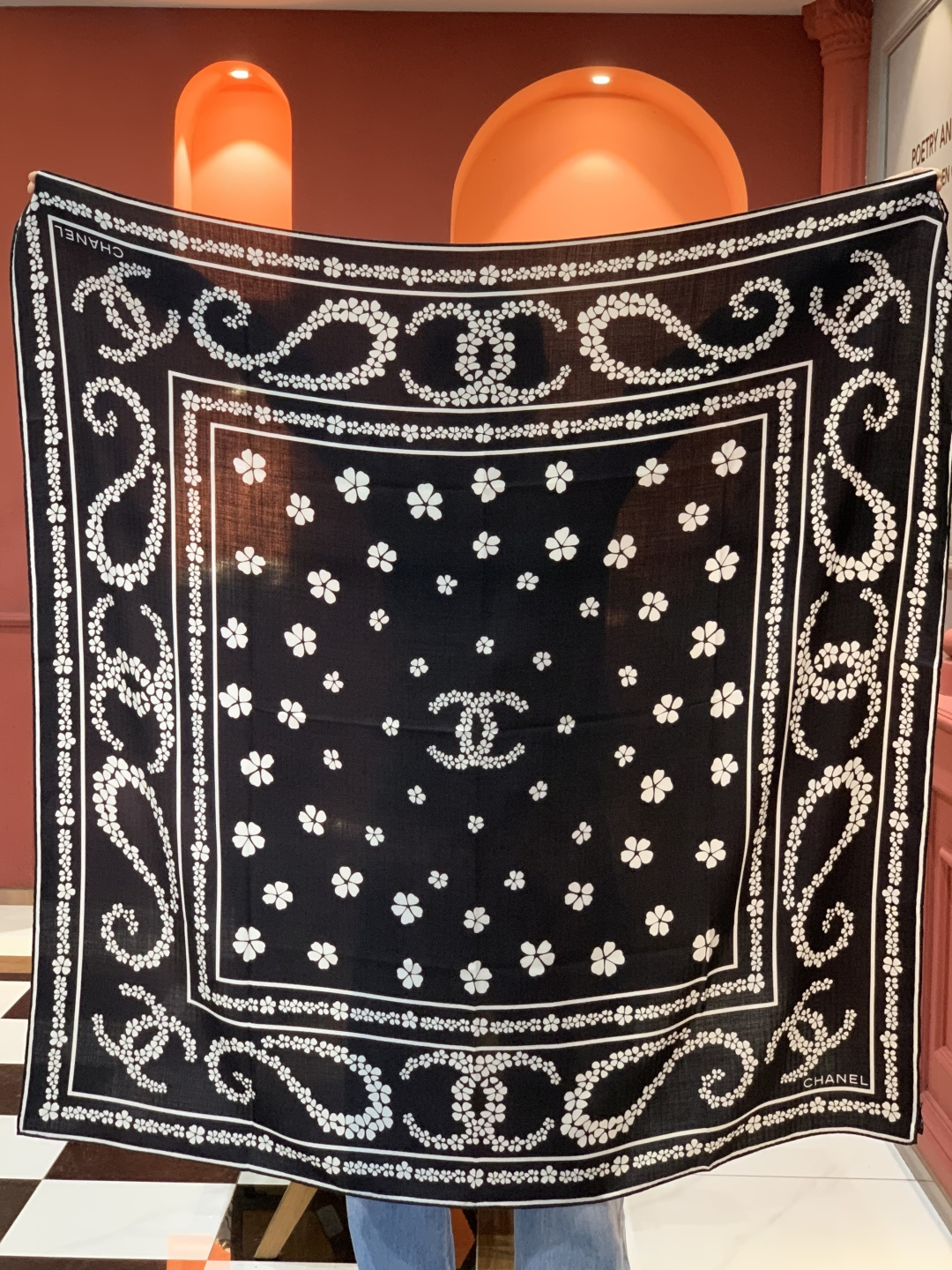 2025秋冬高级成衣系列～Chanel 【140双面同色丝绒披肩】此系列谱写一曲自由轻灵的赞歌本系列作品