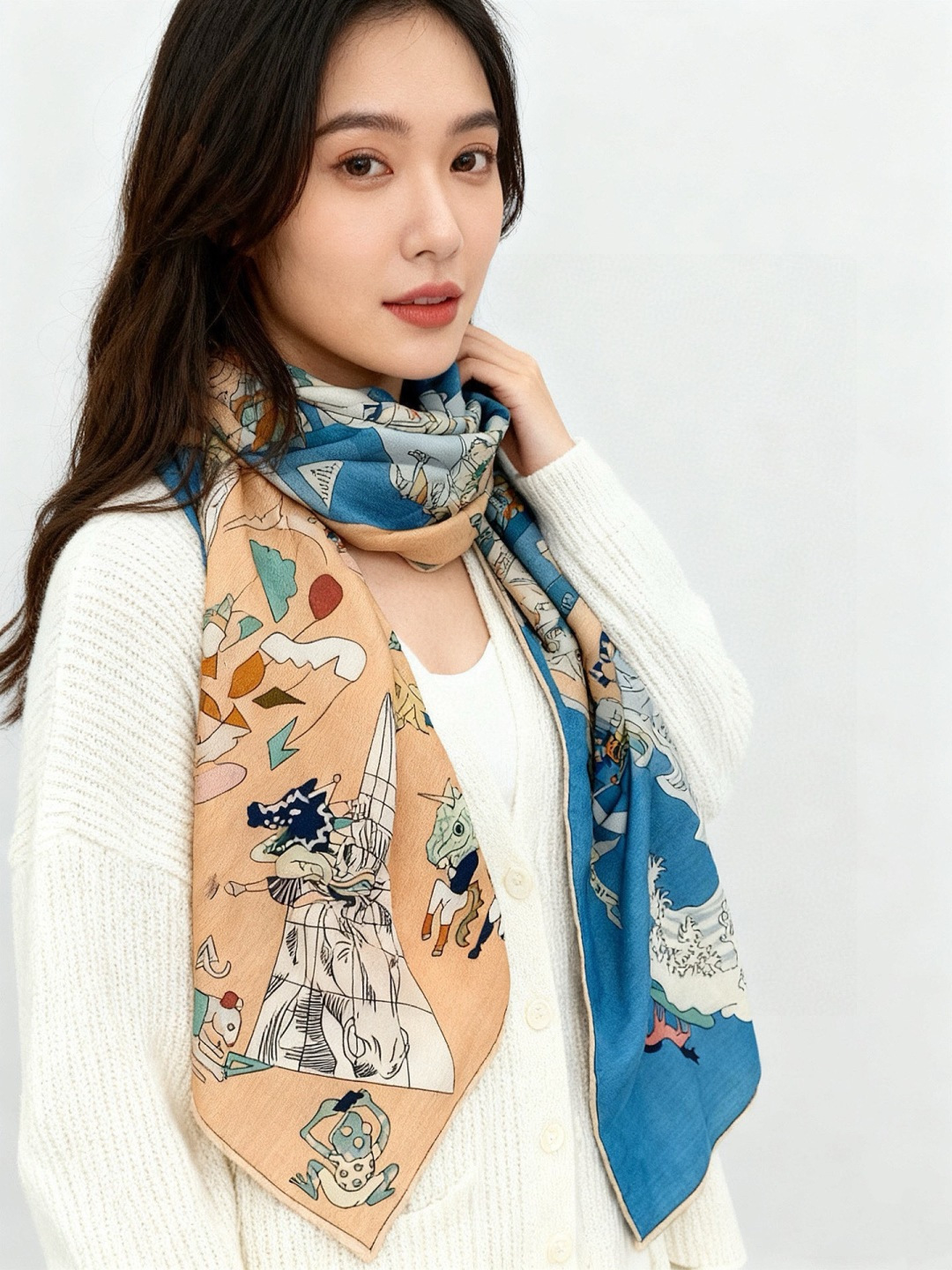 “马术学院”140双面同色丝绒披肩～Hermes 手工卷边丝绒方巾（30%桑蚕丝70%羊绒）这款爱马仕的