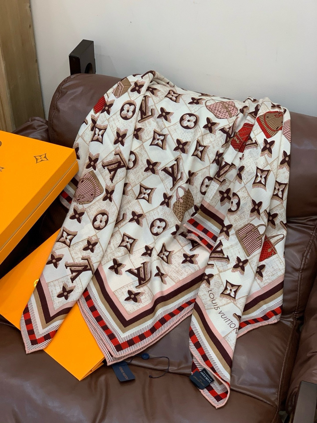 LV x TM 140披肩【140顶级丝绒双面同色披肩】本款LVxTMMonogram Multicol