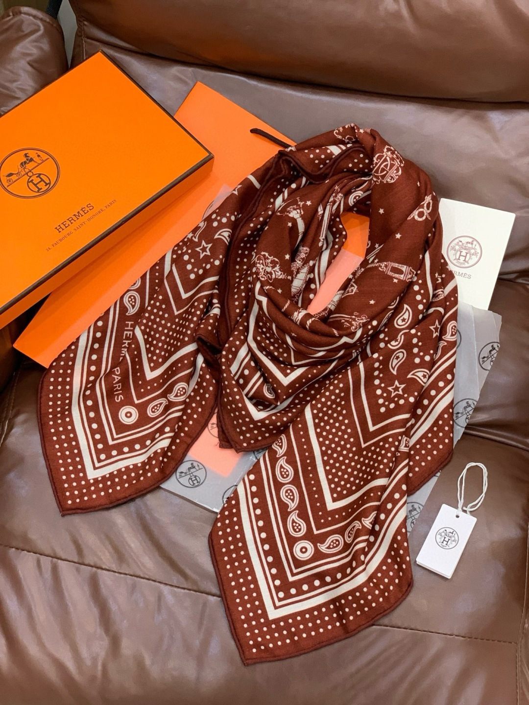 羊绒新款🆕👏👏买了都说好看‼️推荐💕爱马仕双面同色羊绒方巾【双面同色140】，顶级工艺超值‼️爱马仕专柜