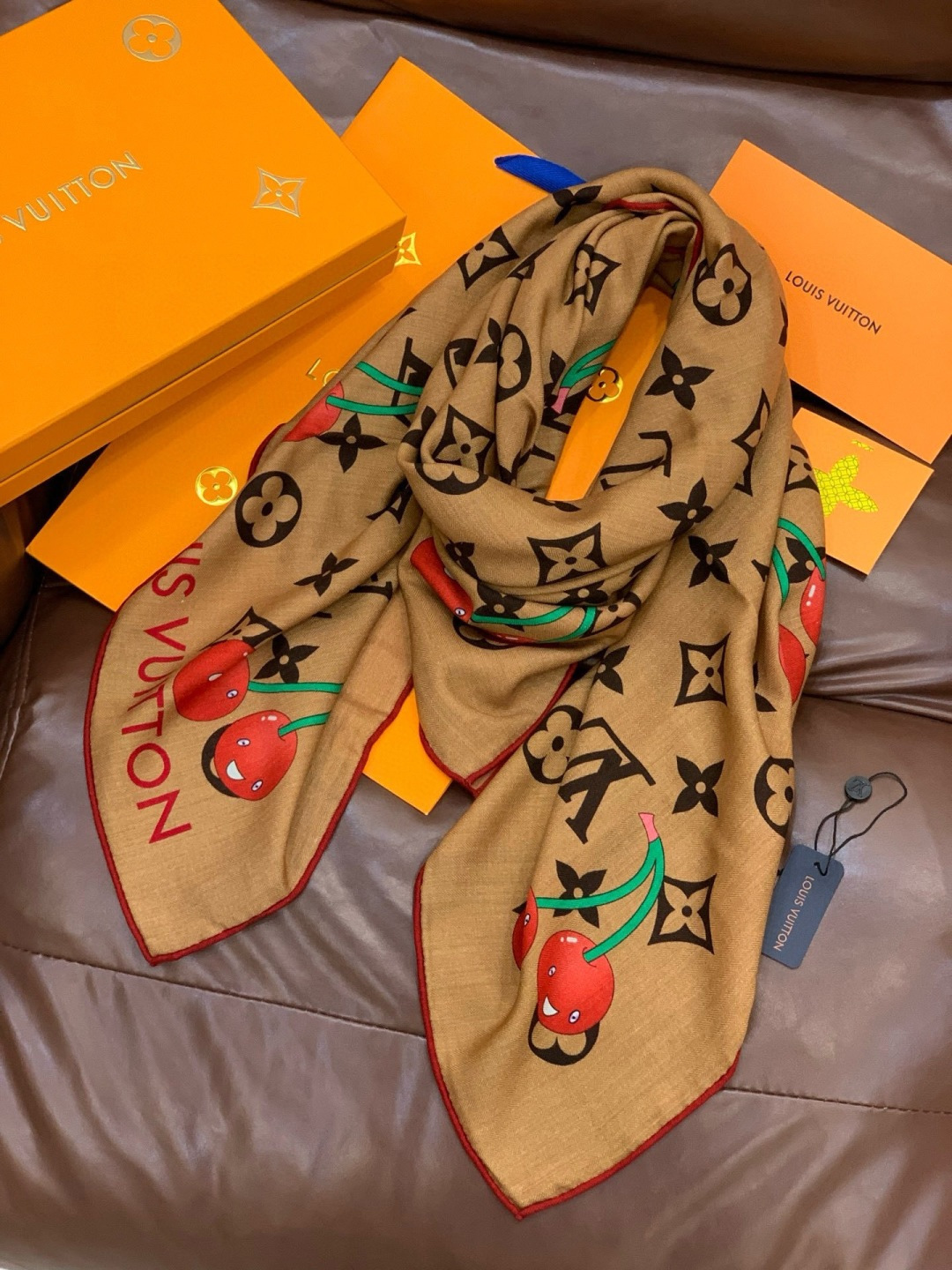 LV X TM MONOGRAMCERISE 140丝绒方巾【140双面丝绒同色】LV × TM Mon