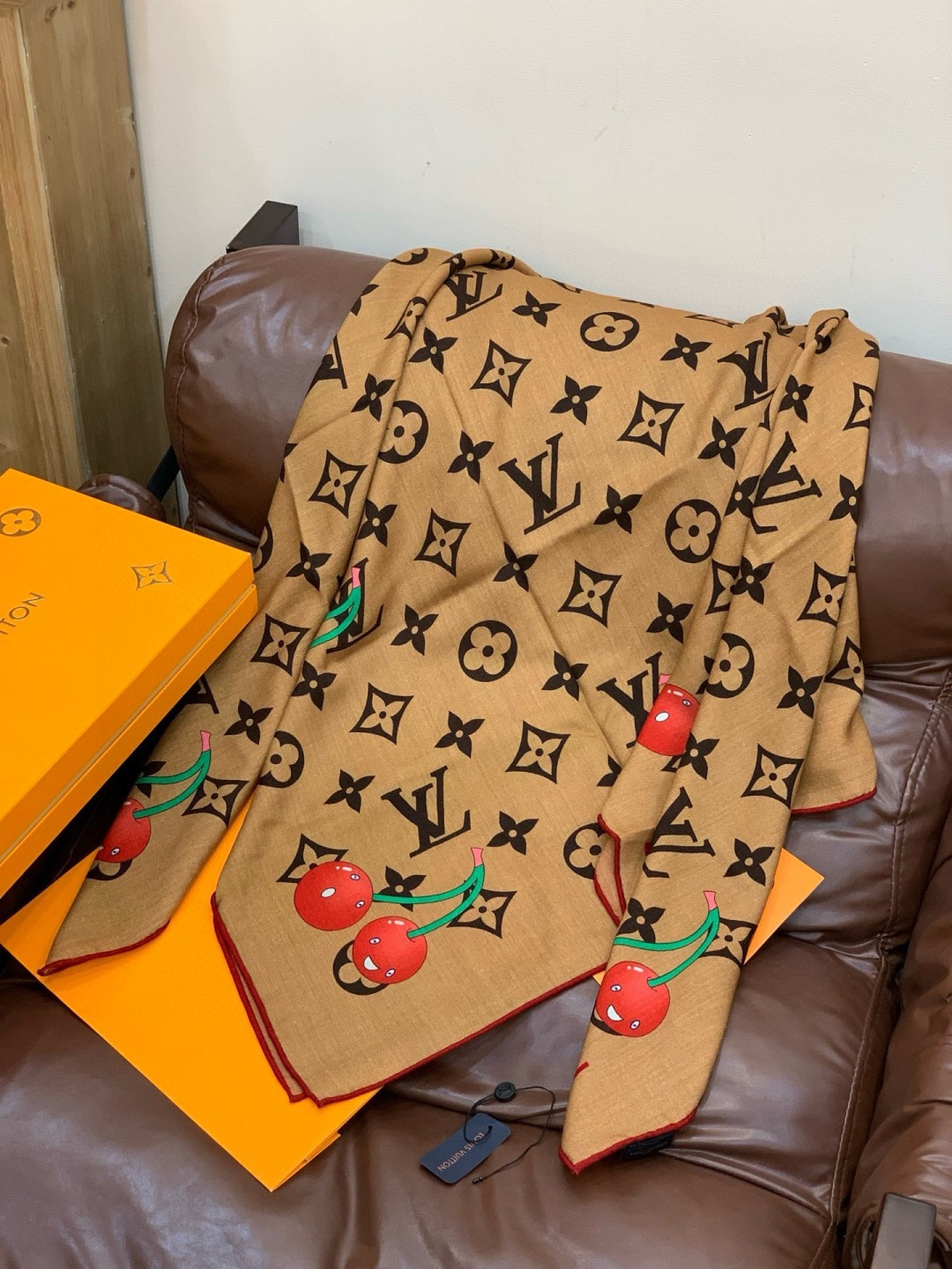 LV X TM MONOGRAMCERISE 140丝绒方巾【140双面丝绒同色】LV × TM Mon