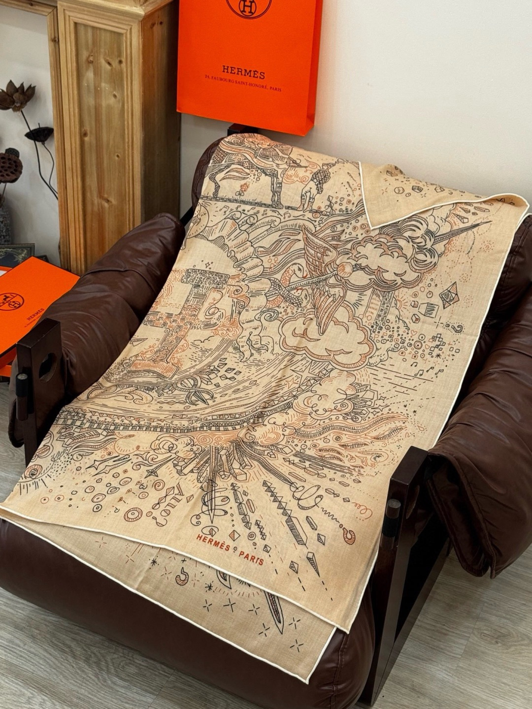 “正在接通中”140丝丝绒方巾【140顶级丝绒双面同色印花】手工卷边丝绒方巾（30%真丝70%羊绒）这款