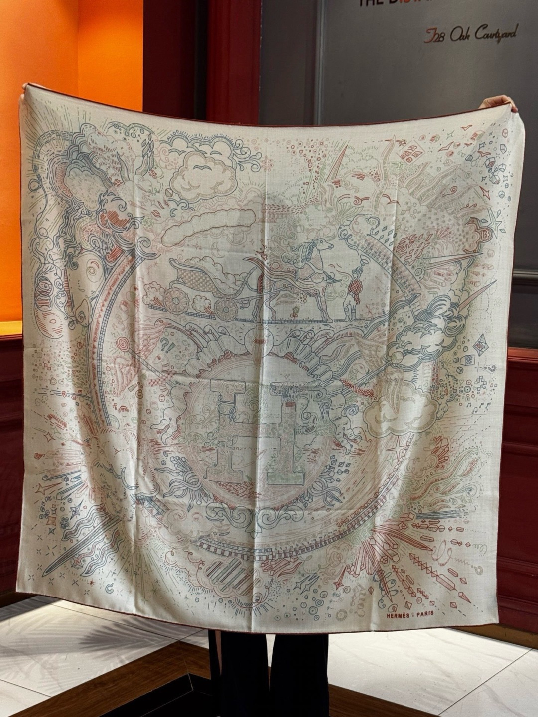 “正在接通中”140丝丝绒方巾【140顶级丝绒双面同色印花】手工卷边丝绒方巾（30%真丝70%羊绒）这款