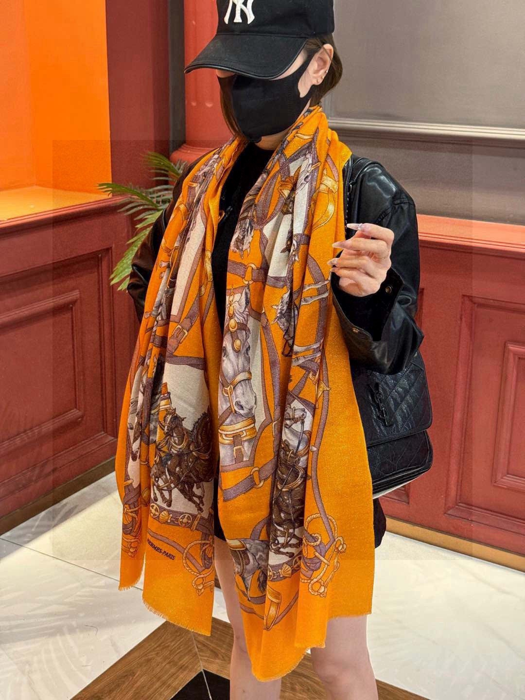 会发光发亮的围巾 新款🆕🏇🏇买了都说好看‼️推荐💕顶级工艺超值‼️爱马仕专柜爆款🎁💟立体呈现图案纹路实物