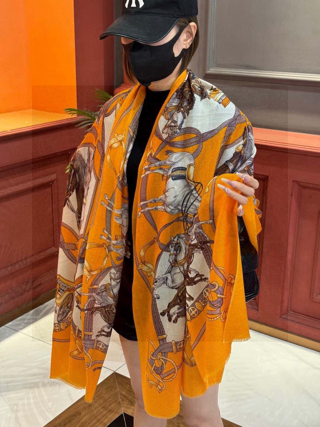 会发光发亮的围巾 新款🆕🏇🏇买了都说好看‼️推荐💕顶级工艺超值‼️爱马仕专柜爆款🎁💟立体呈现图案纹路实物