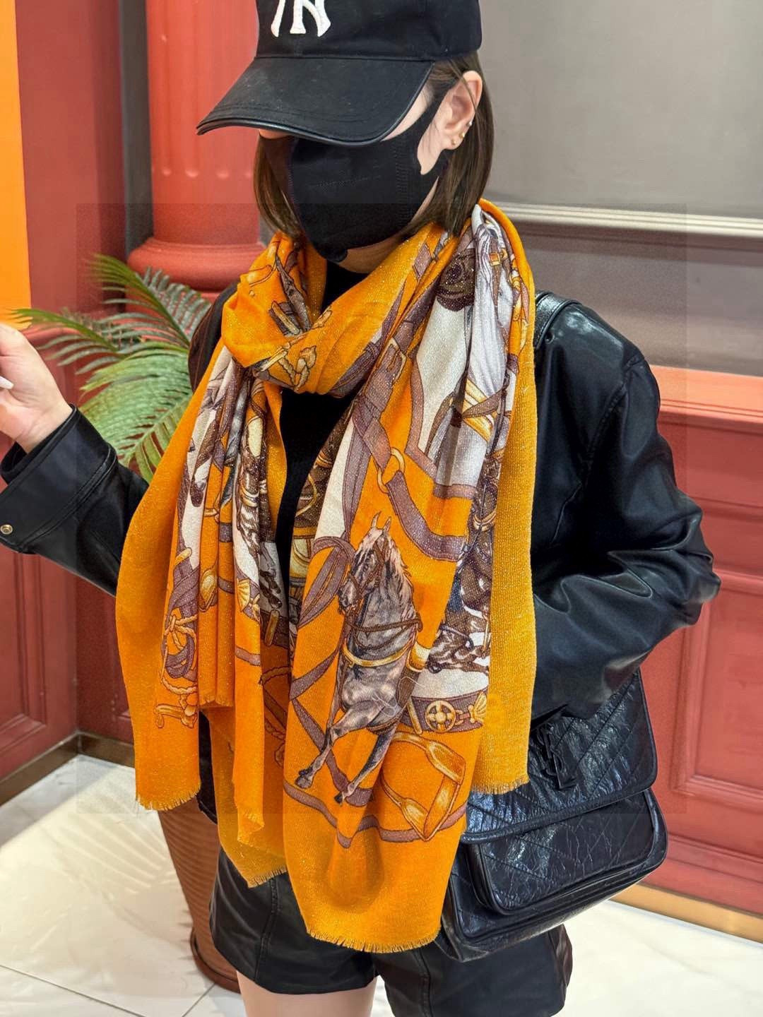 会发光发亮的围巾 新款🆕🏇🏇买了都说好看‼️推荐💕顶级工艺超值‼️爱马仕专柜爆款🎁💟立体呈现图案纹路实物