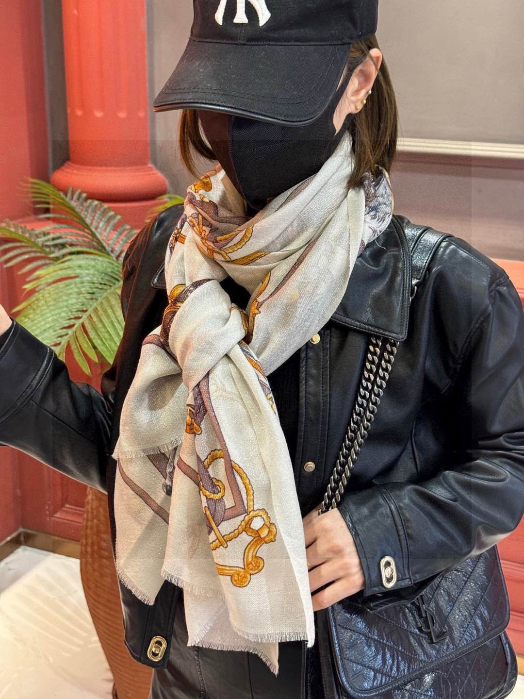 会发光发亮的围巾 新款🆕🏇🏇买了都说好看‼️推荐💕顶级工艺超值‼️爱马仕专柜爆款🎁💟立体呈现图案纹路实物