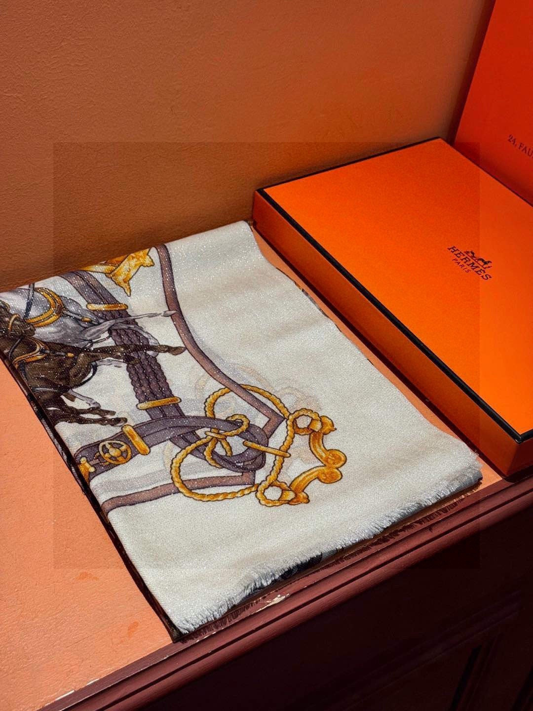 会发光发亮的围巾 新款🆕🏇🏇买了都说好看‼️推荐💕顶级工艺超值‼️爱马仕专柜爆款🎁💟立体呈现图案纹路实物