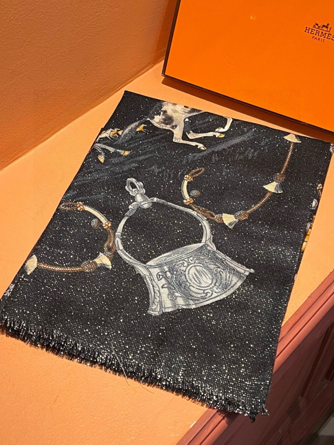 会发光发亮的围巾 新款🆕🏇🏇买了都说好看‼️推荐💕顶级工艺超值‼️爱马仕专柜爆款🎁💟立体呈现图案纹路实物