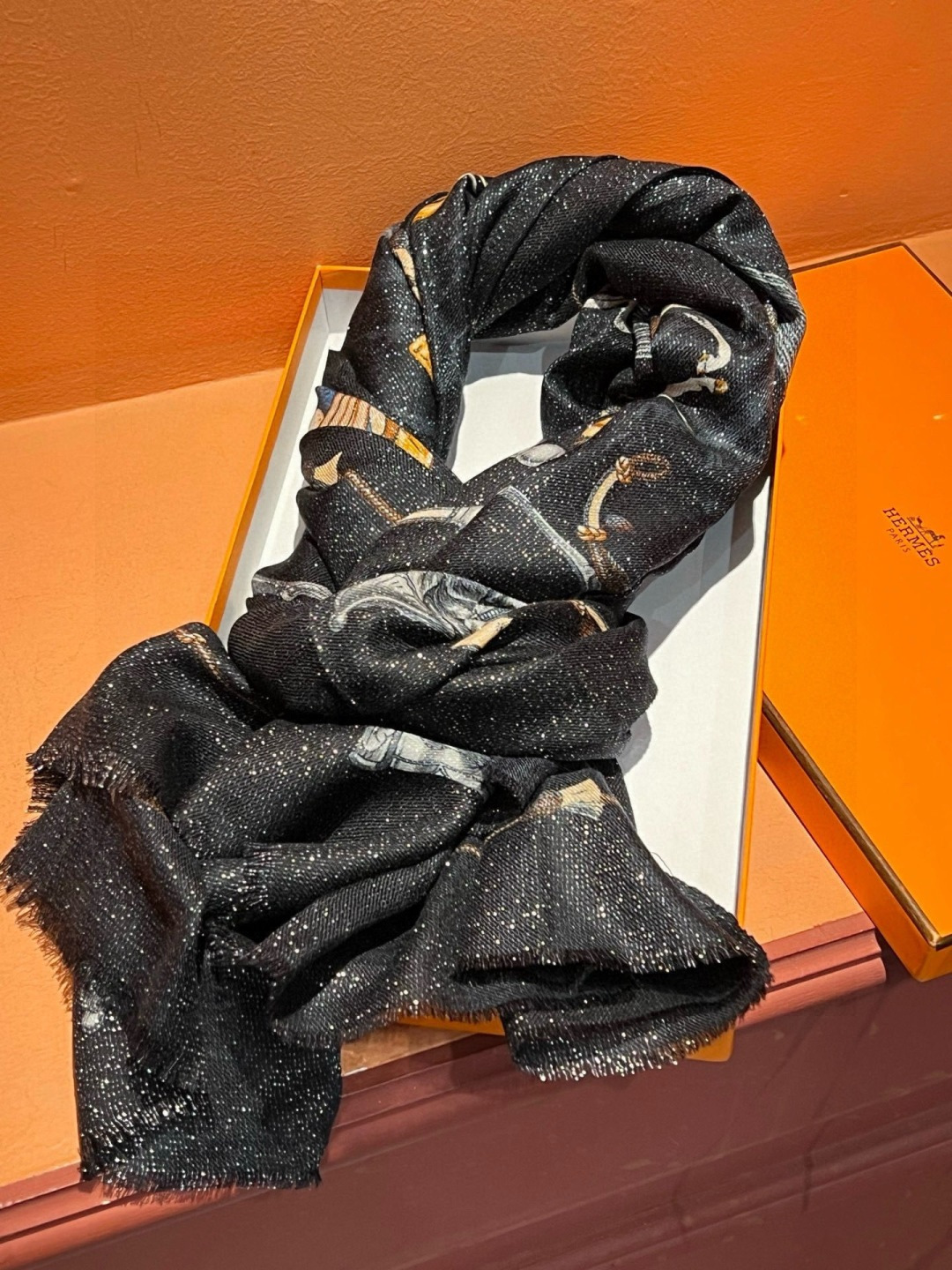 会发光发亮的围巾 新款🆕🏇🏇买了都说好看‼️推荐💕顶级工艺超值‼️爱马仕专柜爆款🎁💟立体呈现图案纹路实物