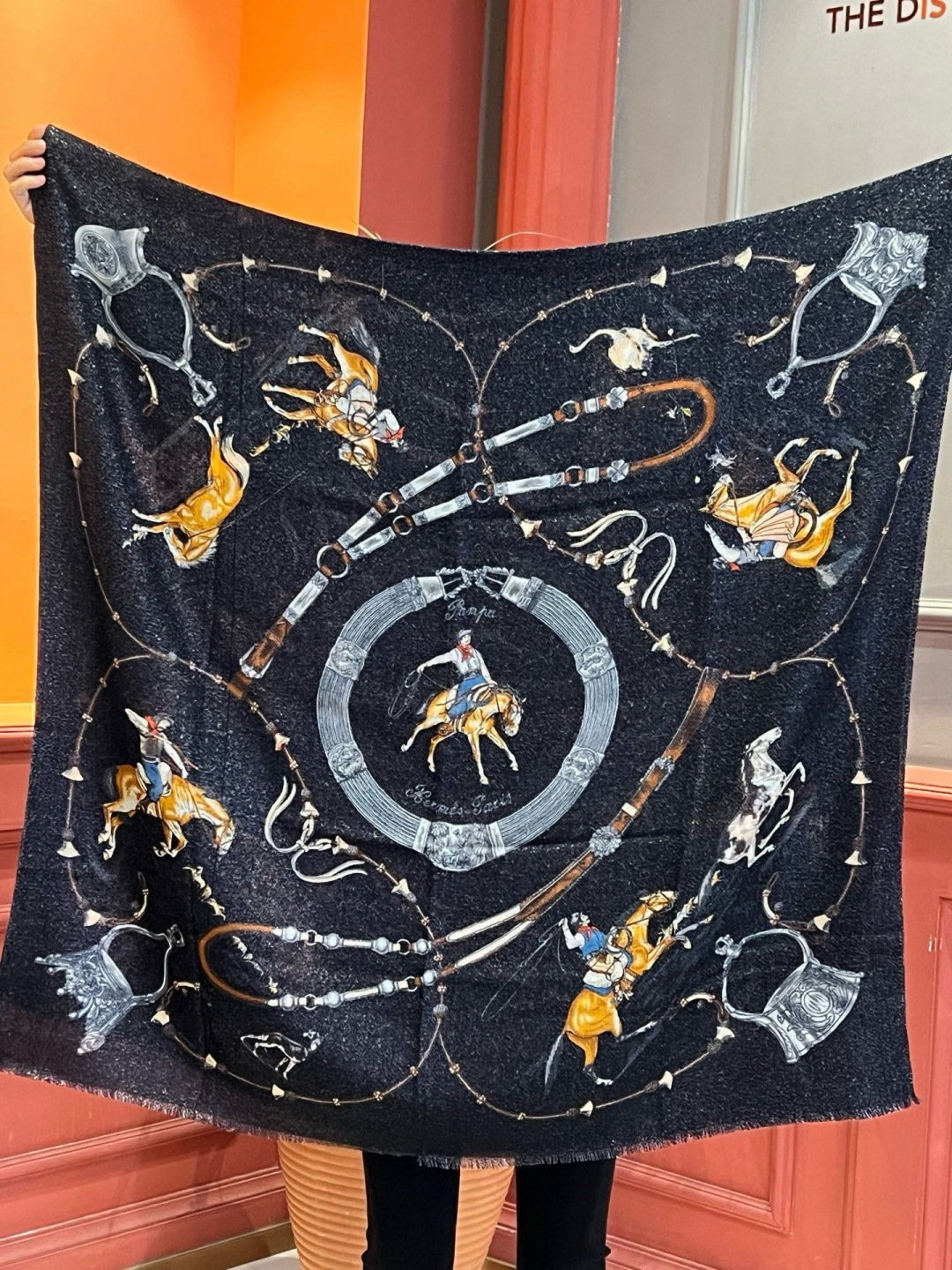 会发光发亮的围巾 新款🆕🏇🏇买了都说好看‼️推荐💕顶级工艺超值‼️爱马仕专柜爆款🎁💟立体呈现图案纹路实物