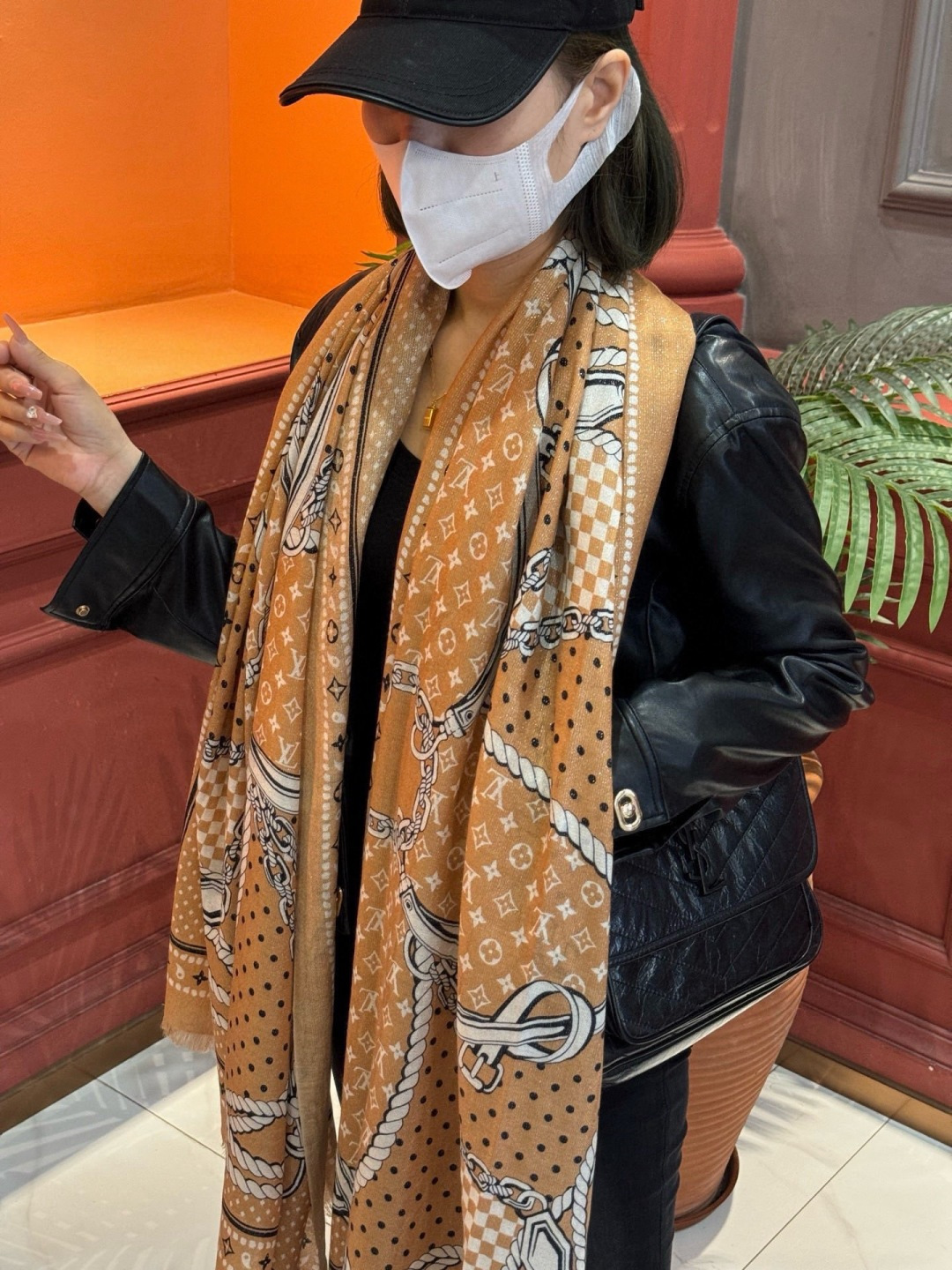 会发光发亮的围巾 💄💋新款客供亮片💖羊绒面料长巾 😘美翻了[流泪]【彩色山茶花银线长巾】御用殿堂级极‼️