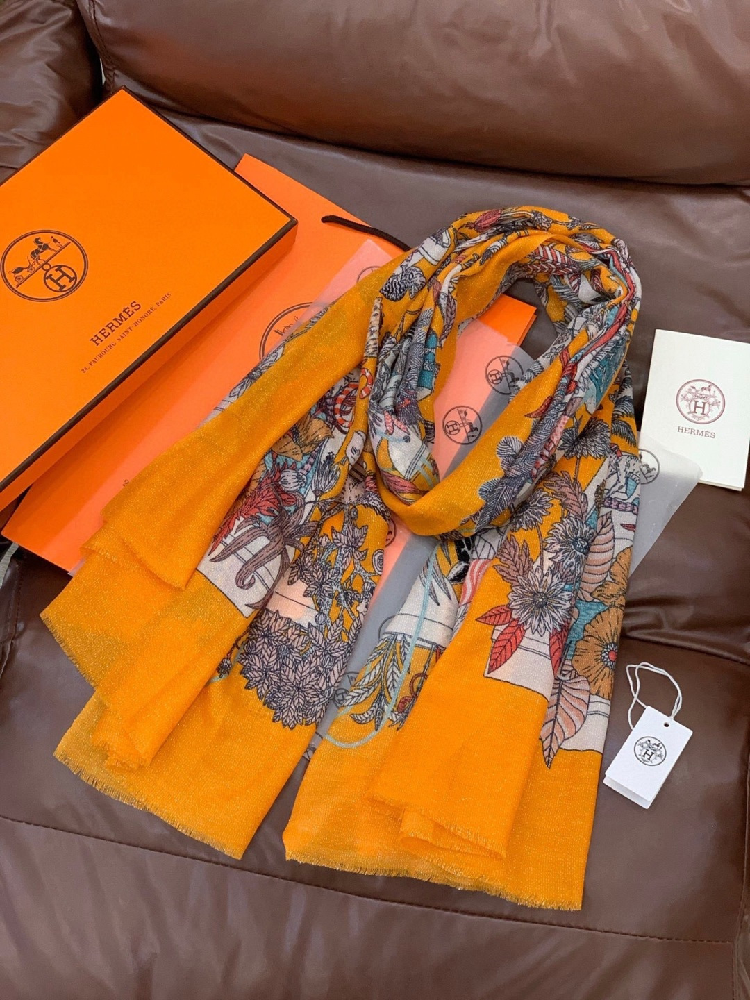 会发光发亮的围巾 羊绒新款🆕👏买了都说好看‼️推荐💕爱马仕双面同色羊绒方巾，【奇珍乐园】顶级工艺超值‼️