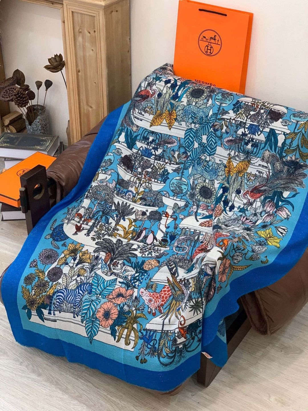 会发光发亮的围巾 羊绒新款🆕👏买了都说好看‼️推荐💕爱马仕双面同色羊绒方巾，【奇珍乐园】顶级工艺超值‼️