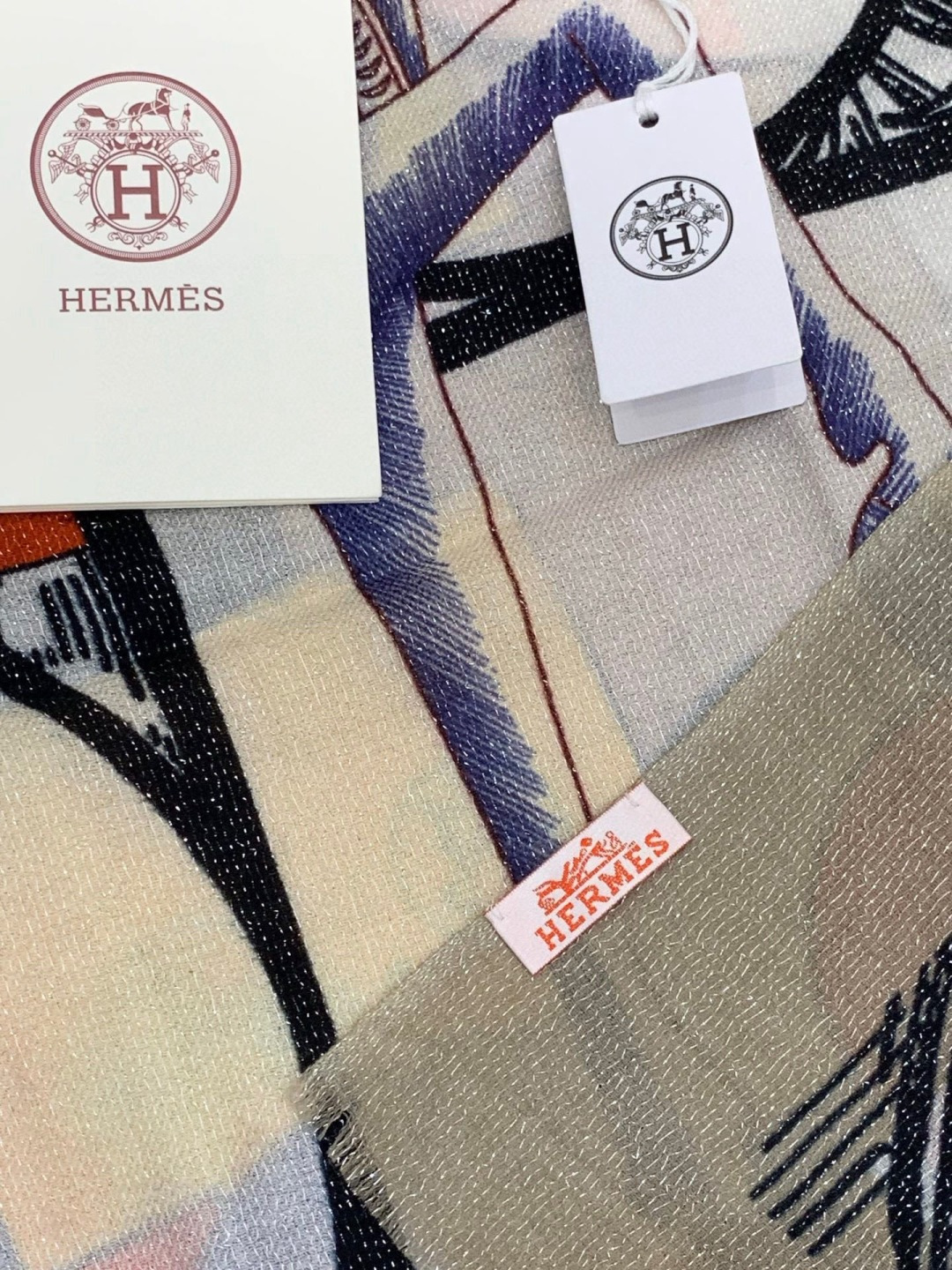 会发光发亮的围巾 爱马仕 专柜同步 买了都说好看羊绒印花‼️推荐💕顶级工艺超值‼️爱马仕专柜爆款🎁🎁羊绒