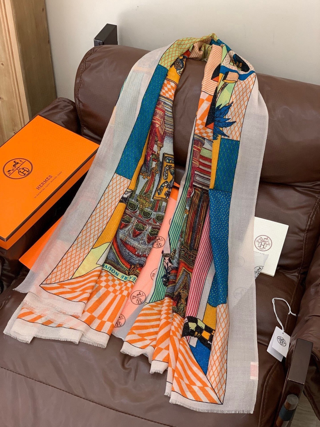 会发光发亮的围巾 爱马仕 专柜同步 买了都说好看羊绒印花‼️推荐💕顶级工艺超值‼️爱马仕专柜爆款🎁🎁羊绒