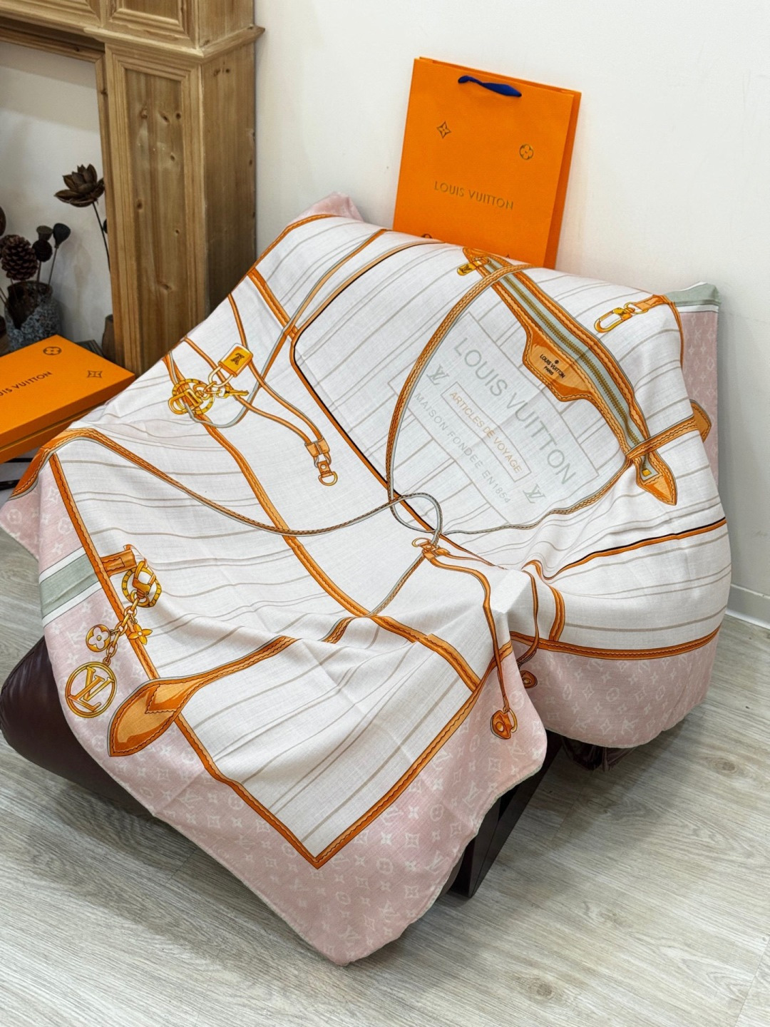 MY NEVERFULL 140丝绒方巾【140顶级丝绒双面同色】My Neverfull 丝绒方巾回溯