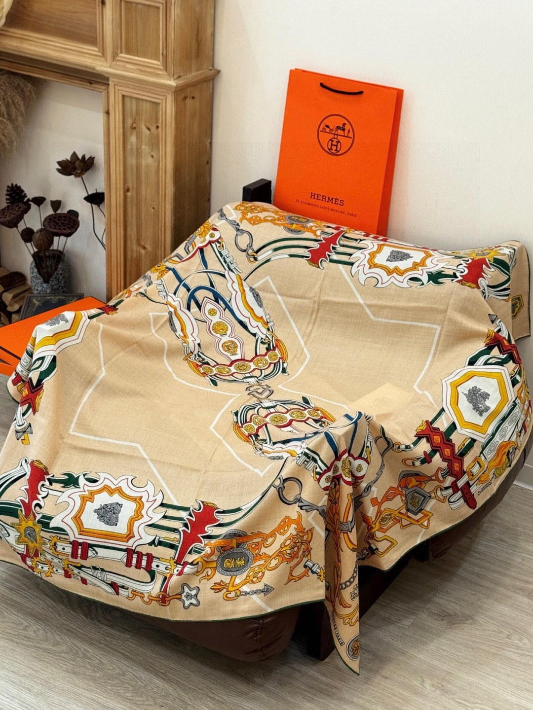 新款 秋冬搭配利器❗️顶级双面同色真丝羊绒披肩！！点睛精彩，图案和配色都超级喜欢，又一款双面配色工艺设计