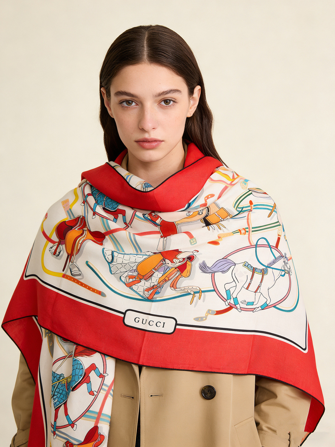 💟Gucci~140双面丝毛披肩马鞍细节和骑马图案以精致色调匠心呈献，意在向品牌与马术世界的深厚渊源致敬