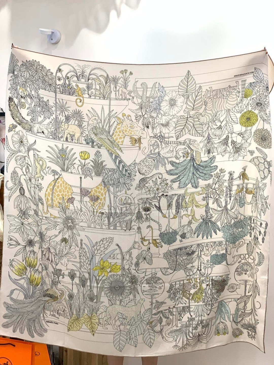 羊绒新款🆕👏买了都说好看‼️推荐💕爱马仕双面同色羊绒方巾，【奇珍乐园双面同色140】顶级工艺超值‼️爱马