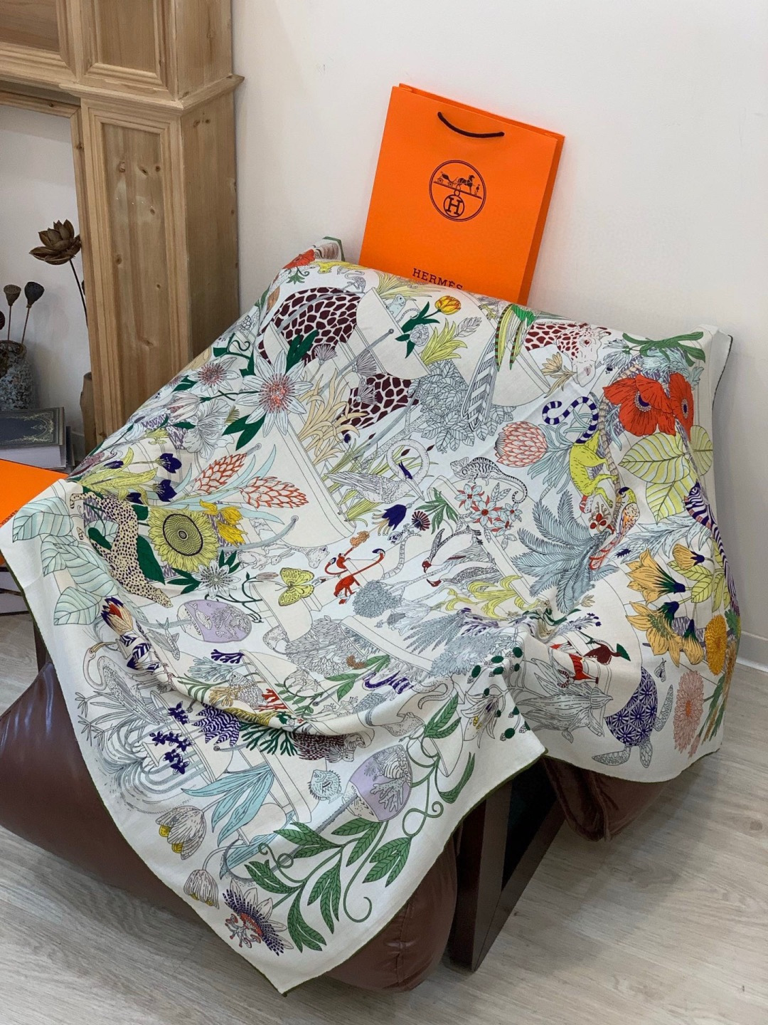 羊绒新款🆕👏买了都说好看‼️推荐💕爱马仕双面同色羊绒方巾，【奇珍乐园双面同色140】顶级工艺超值‼️爱马