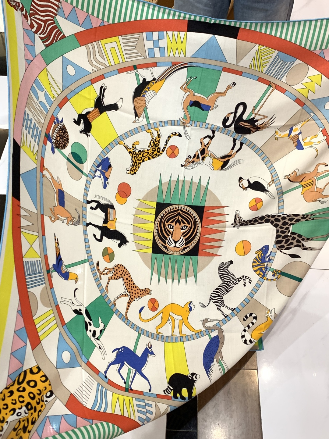 羊绒新款🆕👏👏买了都说好看‼️推荐💕爱马仕双面同色羊绒方巾【双面同色140】，顶级工艺超值‼️爱马仕专柜