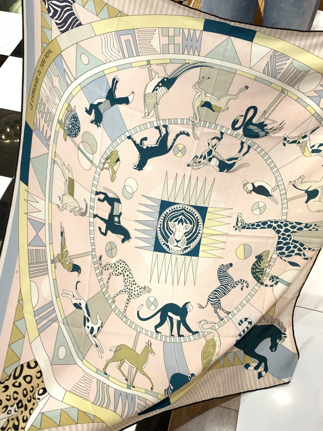 羊绒新款🆕👏👏买了都说好看‼️推荐💕爱马仕双面同色羊绒方巾【双面同色140】，顶级工艺超值‼️爱马仕专柜