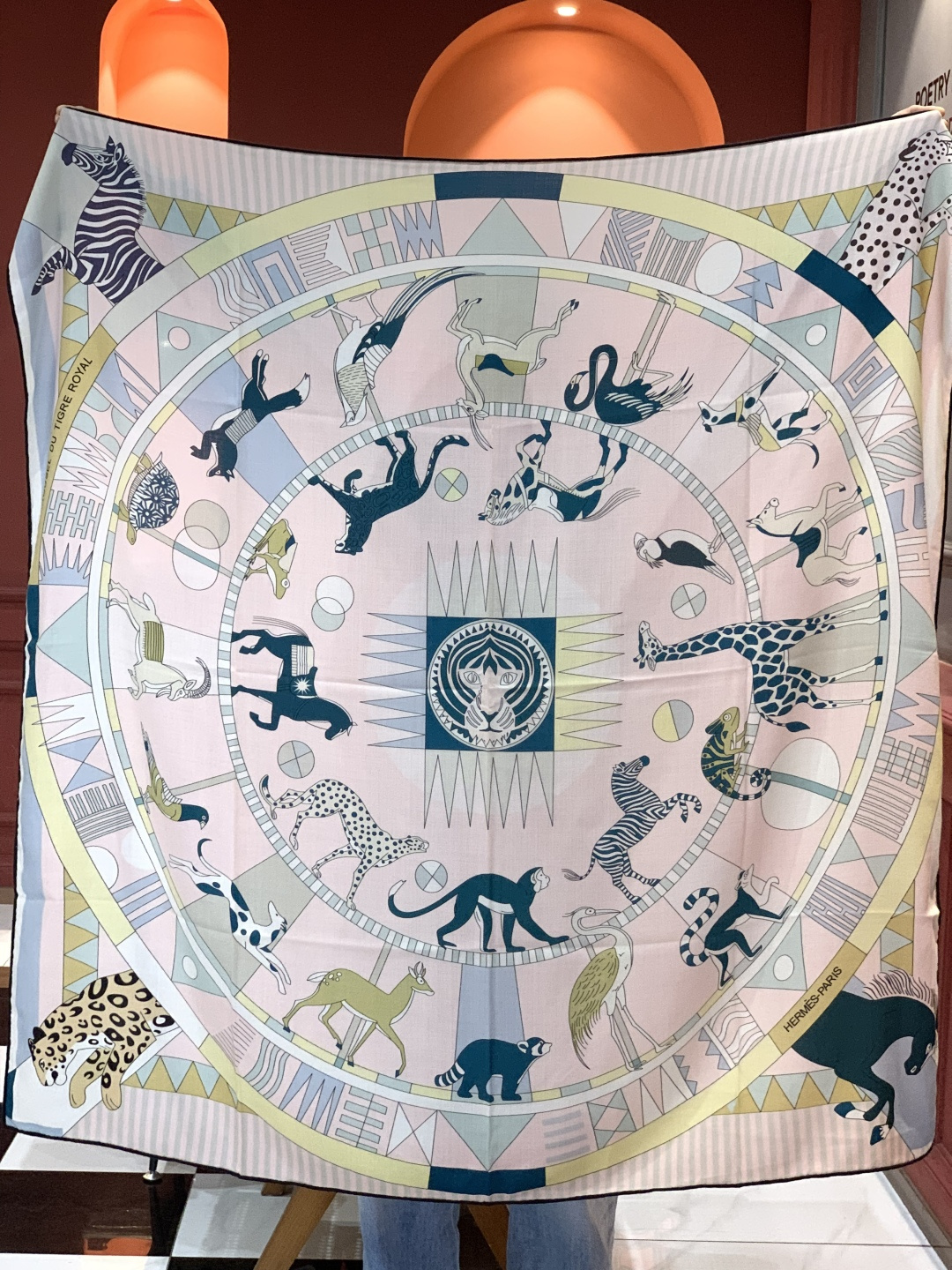 羊绒新款🆕👏👏买了都说好看‼️推荐💕爱马仕双面同色羊绒方巾【双面同色140】，顶级工艺超值‼️爱马仕专柜