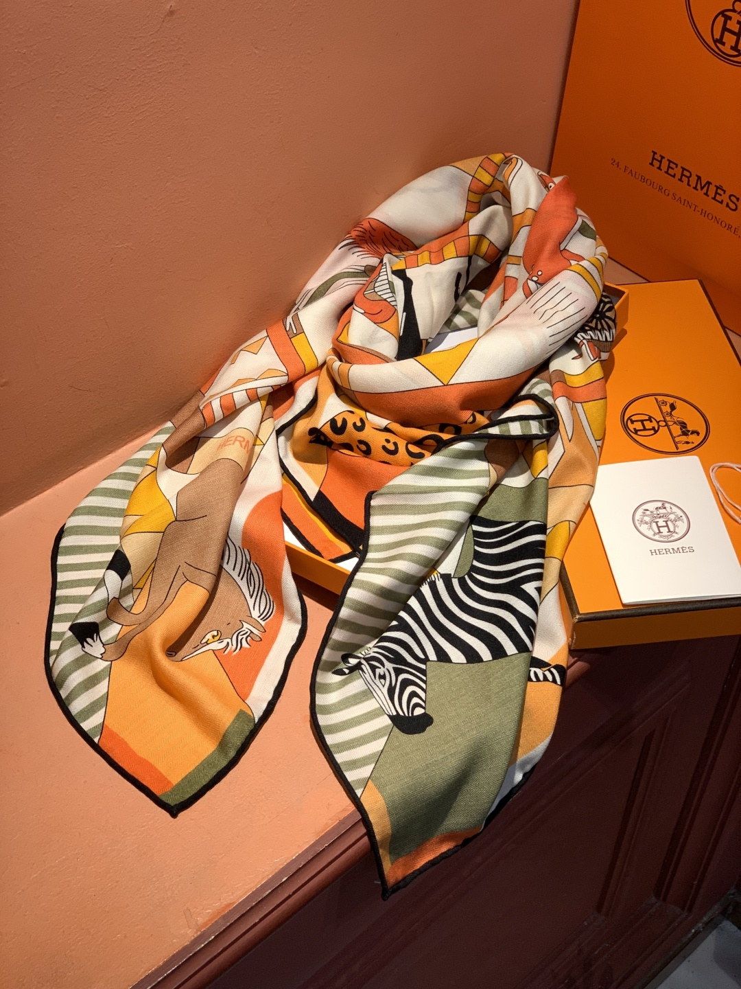 羊绒新款🆕👏👏买了都说好看‼️推荐💕爱马仕双面同色羊绒方巾【双面同色140】，顶级工艺超值‼️爱马仕专柜