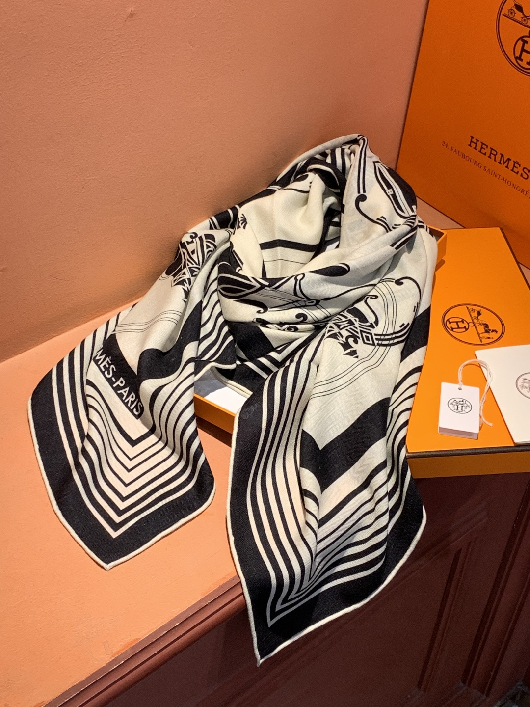 羊绒新款🆕👏👏买了都说好看‼️推荐💕爱马仕双面同色羊绒方巾【双面同色140】，顶级工艺超值‼️爱马仕专柜