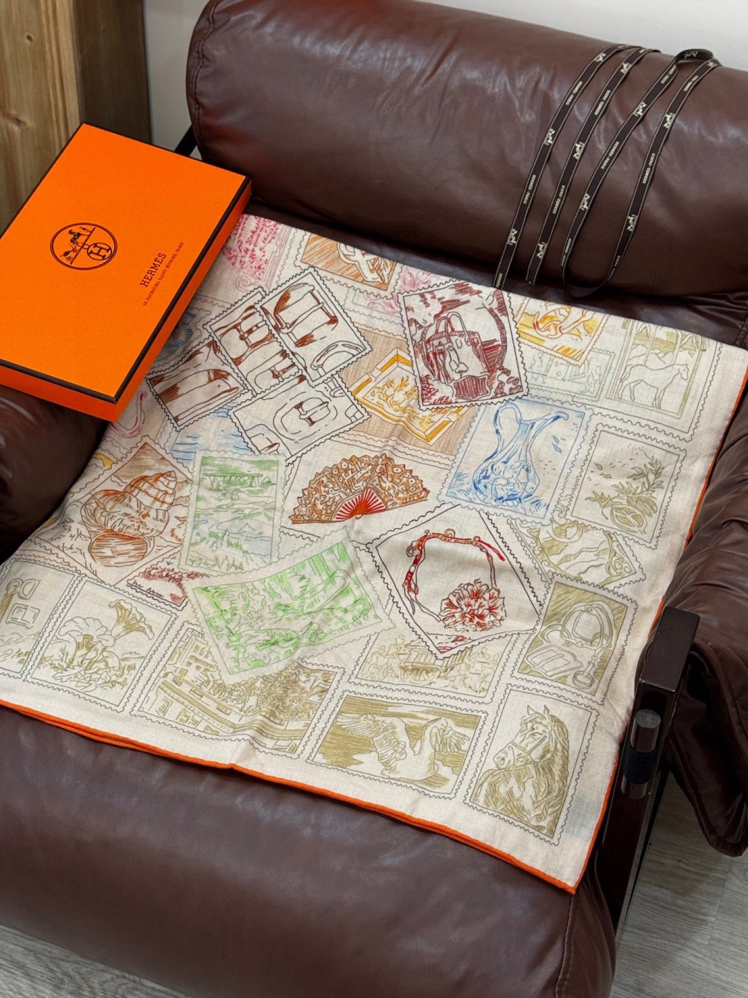 💟2025年秋冬抢先 上新💞【双面同色丝毛方巾】手工卷边山羊绒和真丝混纺披肩（70%山羊绒，30%桑蚕丝