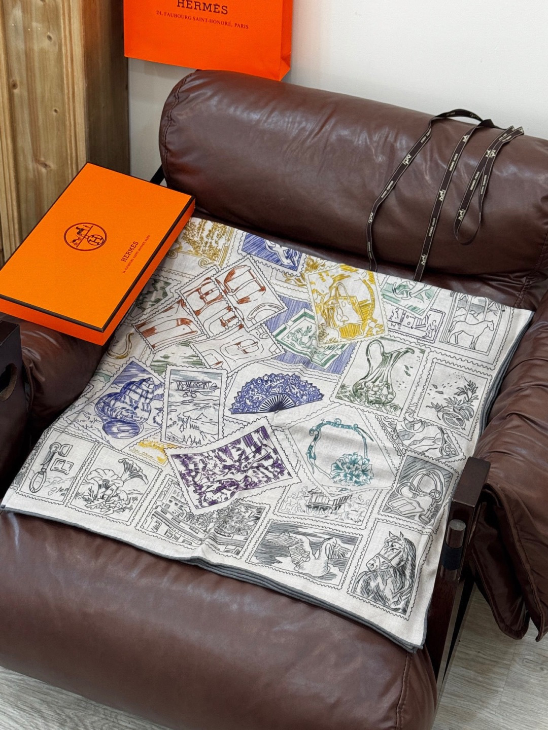 💟2025年秋冬抢先 上新💞【双面同色丝毛方巾】手工卷边山羊绒和真丝混纺披肩（70%山羊绒，30%桑蚕丝