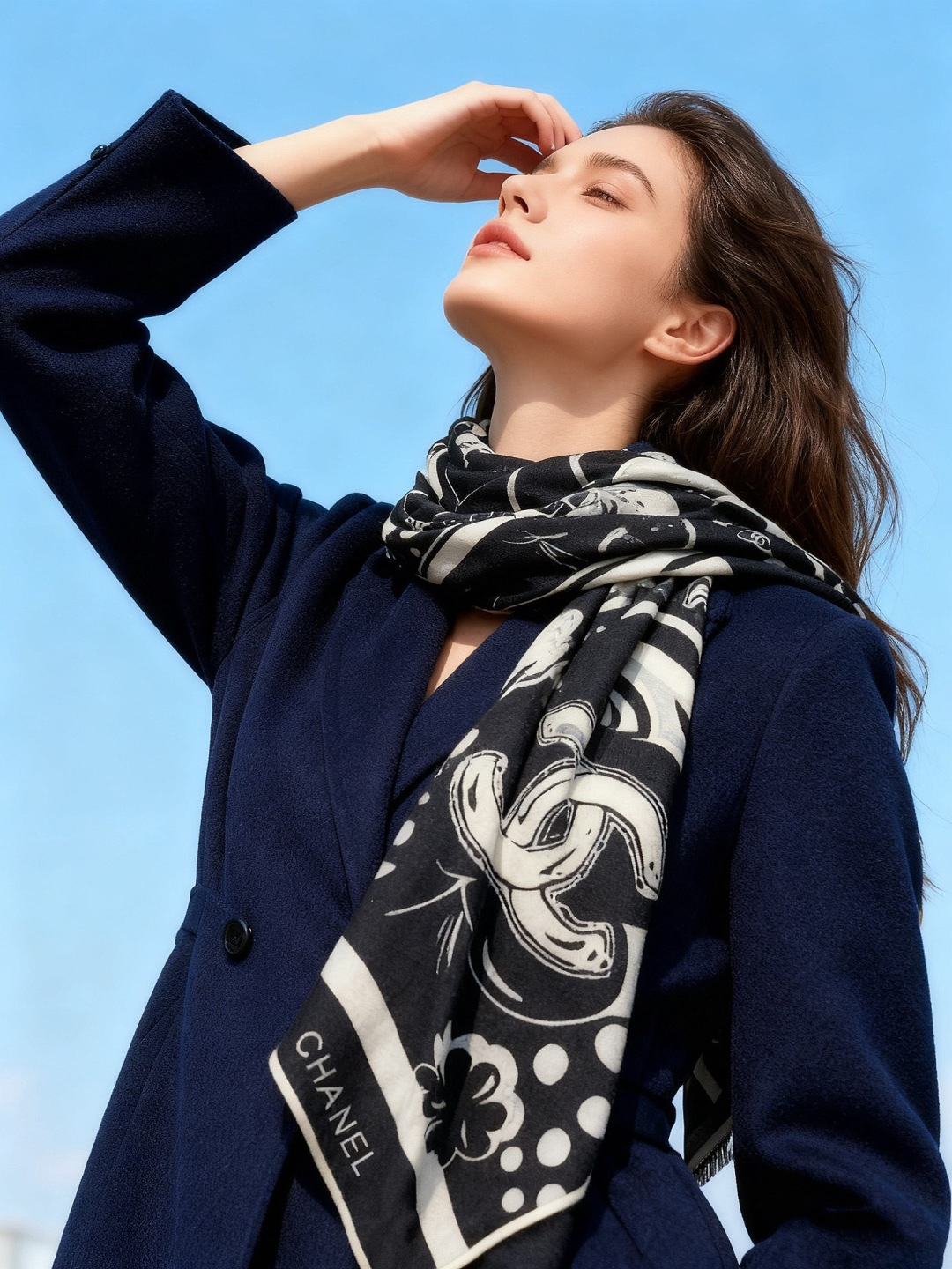 Chanel ~新品～【五角星山茶花】140双面丝绒方巾这款经典单品展现强大而迷人的女性魅力精髓。此14