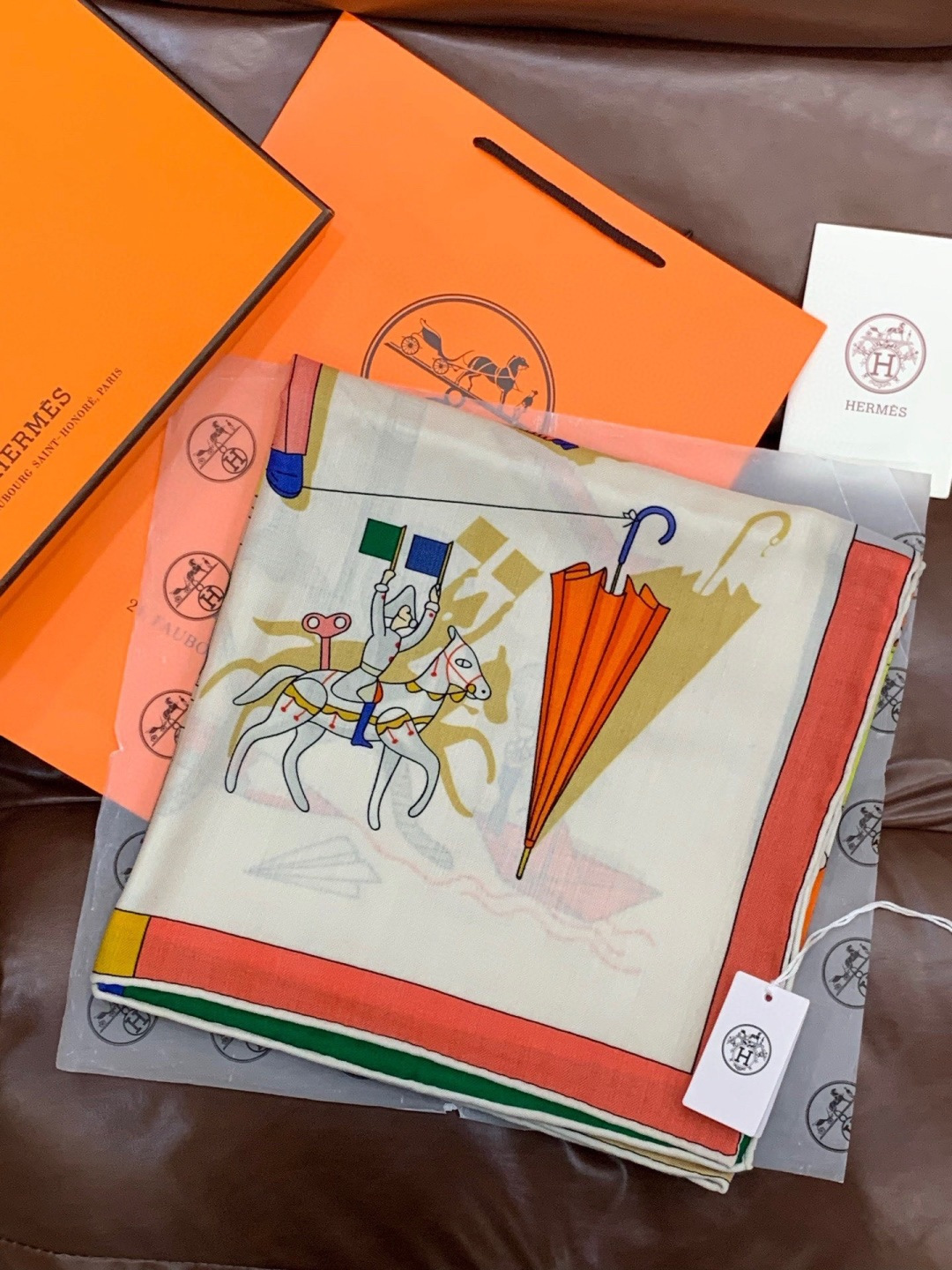 羊绒新款🆕👏👏买了都说好看‼️推荐💕爱马仕双面同色羊绒方巾【双面同色140】，顶级工艺超值‼️爱马仕专柜