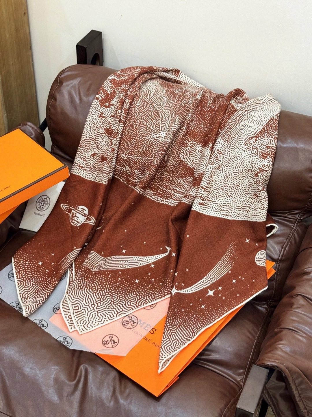 HERMES爱马仕新款|月光飞马Clair de Lune羊绒和真丝披肩，手工卷边(70%羊绒，30%真