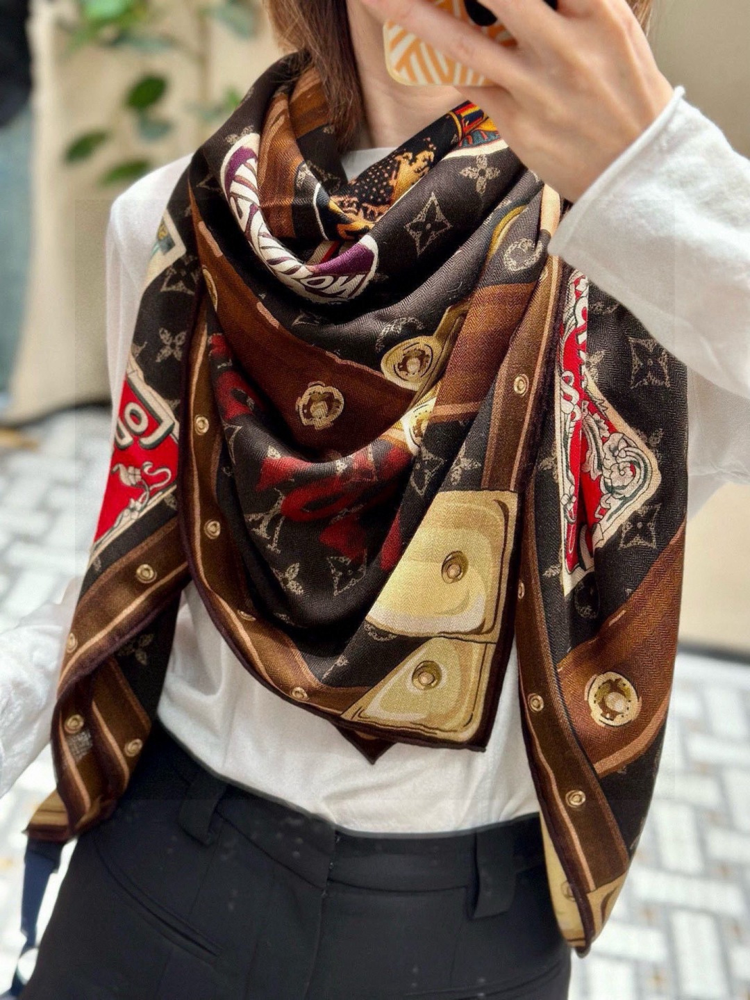 【LV】上新❤️ 路易威登 一款值得品细节的高货抠细节，从一个小块的配色去打败市场货140方巾 二个配色