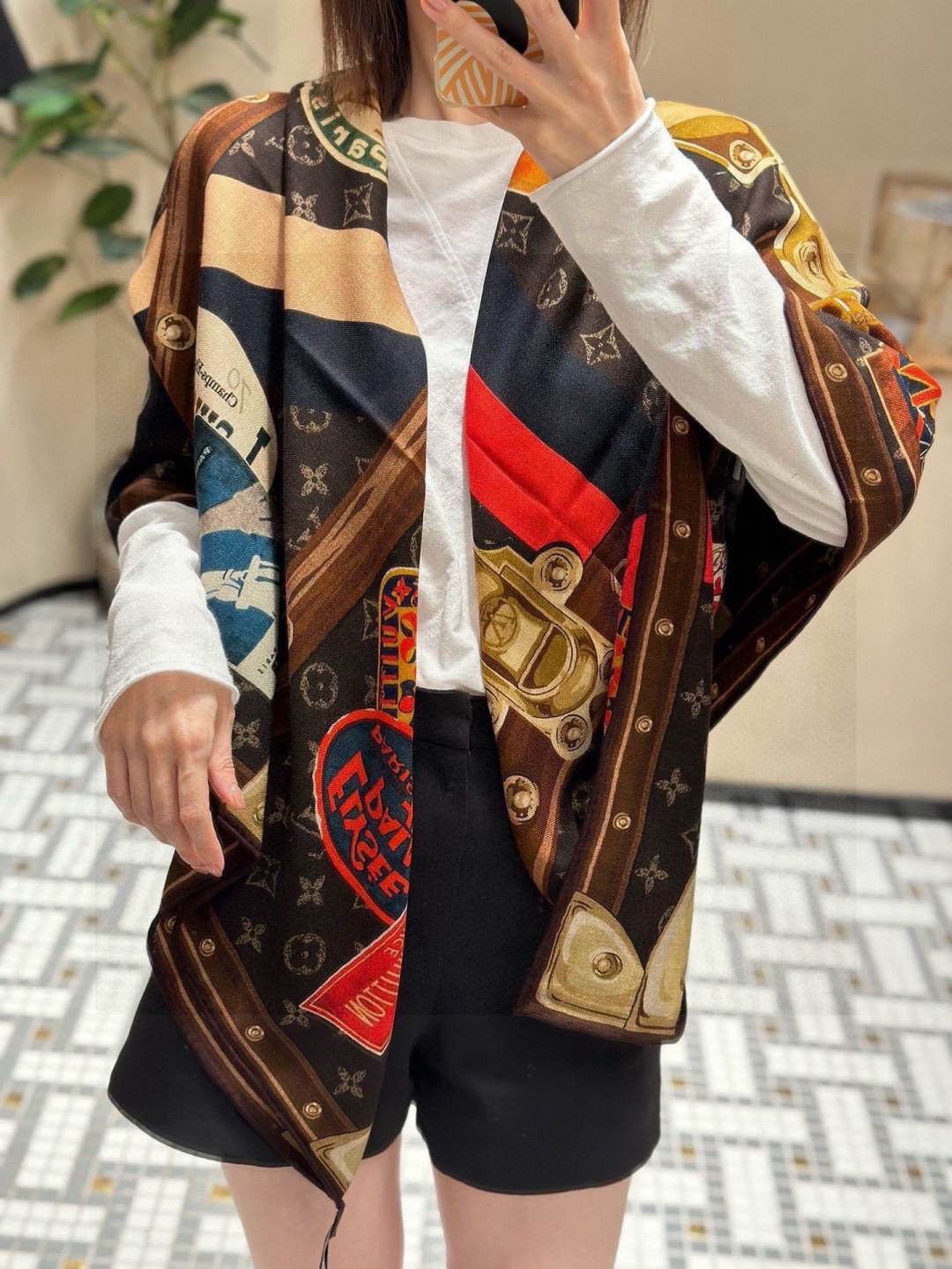 【LV】上新❤️ 路易威登 一款值得品细节的高货抠细节，从一个小块的配色去打败市场货140方巾 二个配色