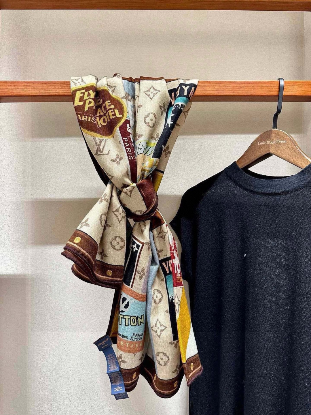 【LV】上新❤️ 路易威登 一款值得品细节的高货抠细节，从一个小块的配色去打败市场货140方巾 二个配色