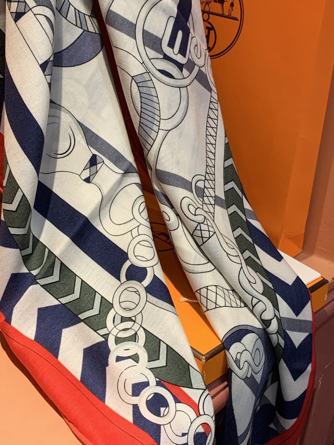 💟2025年秋冬H家上新💞【双面同色丝毛方巾】手工卷边山羊绒和真丝混纺披肩（70%山羊绒，30%桑蚕丝）