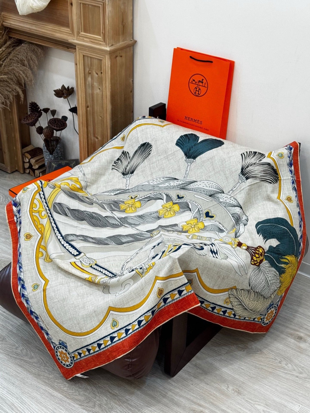 【双面同色】原单爱马仕140cm丝绒方巾💕 甜蜜的鞍具，装饰家芳登和佩西耶设计的一款餐盘增添骑士般的浪漫